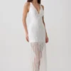 Abigail Vestito lungo con scollo a V e frange – Bianco Abigail Vestito lungo con scollo a V e frange – Bianco