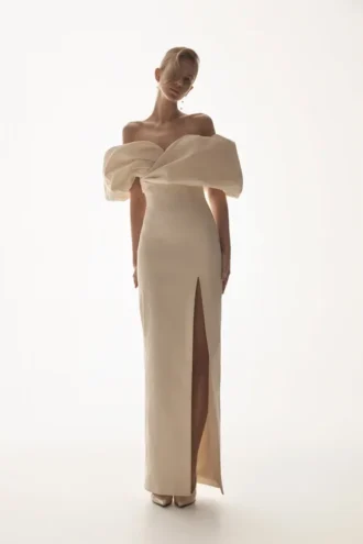 Abito da sposa con spalle scoperte in taffetà Angelica – Beige chiaro