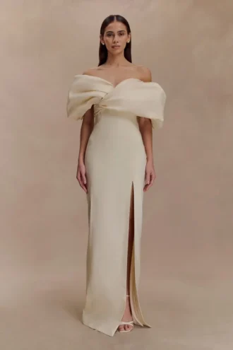 Abito da sposa con spalle scoperte in taffetà Angelica – Beige chiaro