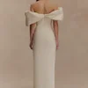 Abito da sposa con spalle scoperte in taffetà Angelica – Beige chiaro Abito da sposa con spalle scoperte in taffetà Angelica – Beige chiaro