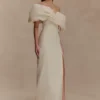 Abito da sposa con spalle scoperte in taffetà Angelica – Beige chiaro Abito da sposa con spalle scoperte in taffetà Angelica – Beige chiaro