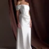 Abito Luna in raso con spalle scoperte – Bianco