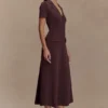 Abito midi in maglia a maniche corte Pearson – Cioccolato Abito midi in maglia a maniche corte Pearson – Cioccolato
