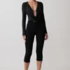 Body aderente a maniche lunghe con collo a cappuccio Ren – Nero Body aderente a maniche lunghe con collo a cappuccio Ren – Nero