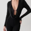 Body aderente a maniche lunghe con collo a cappuccio Ren – Nero Body aderente a maniche lunghe con collo a cappuccio Ren – Nero