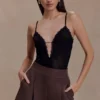 Body in pizzo trasparente con scollo profondo Jasper – Nero Body in pizzo trasparente con scollo profondo Jasper – Nero