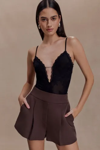 Body in pizzo trasparente con scollo profondo Jasper – Nero