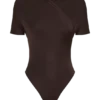Body incrociato a maniche corte Junie – Cioccolato Body incrociato a maniche corte Junie – Cioccolato