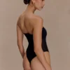 Body senza spalline in rete Aoife – Nero Body senza spalline in rete Aoife – Nero