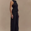 Camicia senza maniche con scollo all’americana Selene – Nero Camicia senza maniche con scollo all’americana Selene – Nero