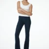 Jeans a zampa con pannelli Clio – Blu indaco Jeans a zampa con pannelli Clio – Blu indaco