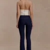 Jeans a zampa con pannelli Clio – Blu indaco Jeans a zampa con pannelli Clio – Blu indaco
