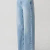 Jeans in Denim a gamba dritta Sebastian con orlo sfrangiato – Blu chiaro slavato Jeans in Denim a gamba dritta Sebastian con orlo sfrangiato – Blu chiaro slavato