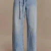 Jeans Perrie a vita media e gamba dritta con cintura – Blu chiaro slavato
