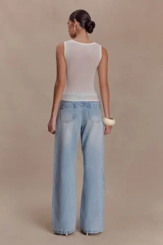 Jeans Perrie a vita media e gamba dritta con cintura – Blu chiaro slavato Jeans Perrie a vita media e gamba dritta con cintura – Blu chiaro slavato