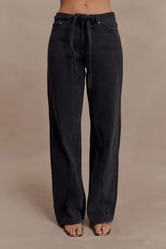Jeans Perrie a vita media e gamba dritta con lacci – Nero slavato Jeans Perrie a vita media e gamba dritta con lacci – Nero slavato