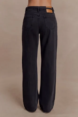 Jeans Perrie a vita media e gamba dritta con lacci – Nero slavato Jeans Perrie a vita media e gamba dritta con lacci – Nero slavato