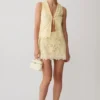 Top senza maniche con lacci sul davanti Tessa Broderie – Giallo limone Top senza maniche con lacci sul davanti Tessa Broderie – Giallo limone