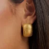 Orecchini a cerchio Amelia – Oro Orecchini a cerchio Amelia – Oro