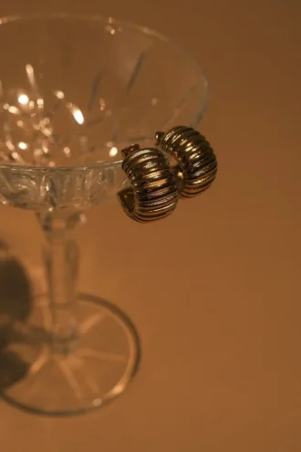 Orecchini a cerchio Amelia – Oro Orecchini a cerchio Amelia – Oro
