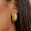 Orecchini a cerchio Amelia – Oro Orecchini a cerchio Amelia – Oro