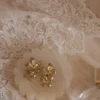 Orecchini a goccia con fiore Infatuated – Oro Orecchini a goccia con fiore Infatuated – Oro