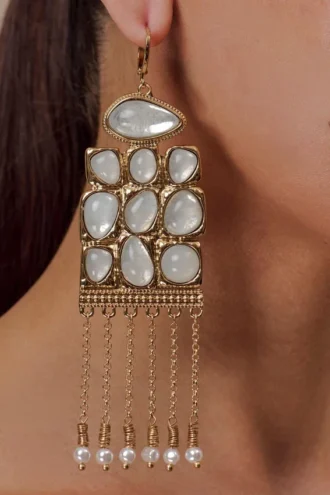 Orecchini pendenti orizzontali in resina Annika – Oro Orecchini pendenti orizzontali in resina Annika – Oro