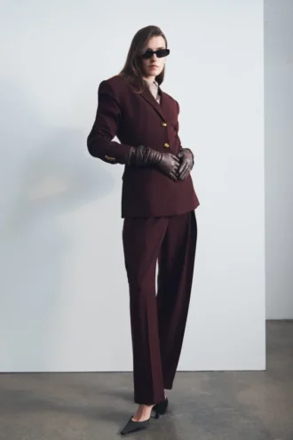 Pantaloni a vita alta con pieghe Penelope – Mogano Pantaloni a vita alta con pieghe Penelope – Mogano