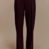 Pantaloni a vita alta con pieghe Penelope – Mogano Pantaloni a vita alta con pieghe Penelope – Mogano