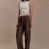 Pantaloni a vita media in ecopelle Theo – Cioccolato fondente Pantaloni a vita media in ecopelle Theo – Cioccolato fondente