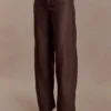 Pantaloni a vita media in ecopelle Theo – Cioccolato fondente Pantaloni a vita media in ecopelle Theo – Cioccolato fondente