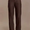 Pantaloni a vita media in ecopelle Theo – Cioccolato fondente Pantaloni a vita media in ecopelle Theo – Cioccolato fondente