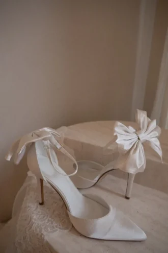 scarpe con tacco e fiocco in raso bianco 2 330x495 - Scarpe con tacco e fiocco in raso - Bianco