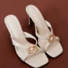 Tacchi alti Jodie con dettagli metallici – Avorio Tacchi alti Jodie con dettagli metallici – Avorio