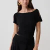 Top a maniche corte con balze in modal Talise – Nero Top a maniche corte con balze in modal Talise – Nero