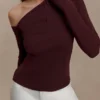 Top a maniche lunghe con spalle scoperte Maelle – Cioccolato scuro Top a maniche lunghe con spalle scoperte Maelle – Cioccolato scuro