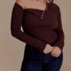 Top a maniche lunghe con spalle scoperte Maelle – Cioccolato scuro Top a maniche lunghe con spalle scoperte Maelle – Cioccolato scuro