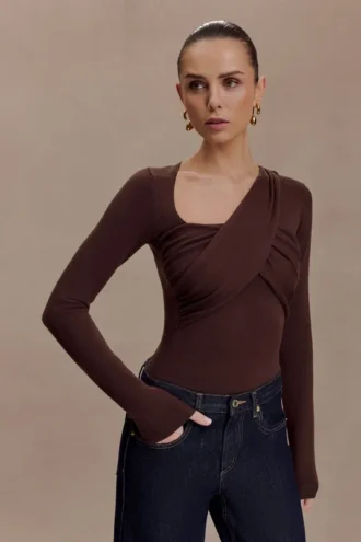Top a maniche lunghe in maglia Kaylen – Cioccolato fondente