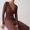 Top a maniche lunghe in modal Sari – Cioccolato Top a maniche lunghe in modal Sari – Cioccolato
