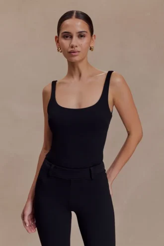 Top a spallina in crêpe elasticizzato Blanca – Nero