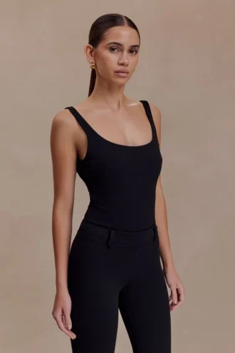 Top a spallina in crêpe elasticizzato Blanca – Nero