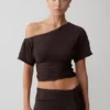 Top aderente con spalle scoperte Luu – Cioccolato fondente Top aderente con spalle scoperte Luu – Cioccolato fondente