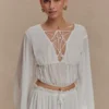 Top con lacci incrociati in chiffon Carlie – Avorio