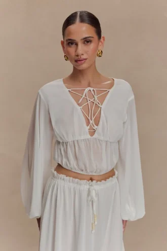 Top con lacci incrociati in chiffon Carlie – Avorio