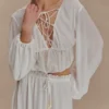 Top con lacci incrociati in chiffon Carlie – Avorio