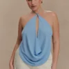 Top con scollo a cappuccio in chiffon Katalina – Azzurro Top con scollo a cappuccio in chiffon Katalina – Azzurro
