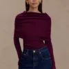 Top in maglia a maniche lunghe asimmetrico Mazie in misto cashmere – Prugna Top in maglia a maniche lunghe asimmetrico Mazie in misto cashmere – Prugna