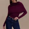 Top in maglia a maniche lunghe asimmetrico Mazie in misto cashmere – Prugna Top in maglia a maniche lunghe asimmetrico Mazie in misto cashmere – Prugna