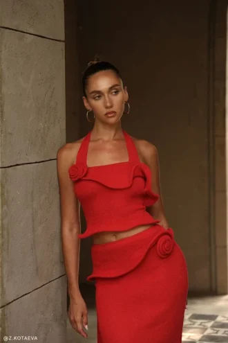 Top in maglia con scollo all’americana e intrecci Samira – Rosso
