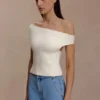 Top in maglia con spalle scoperte Carley – Avorio